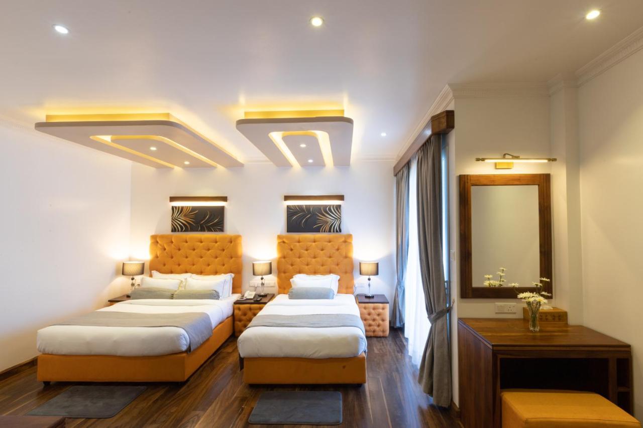 نوفارا إيلِيا Hotel Grand Turf المظهر الخارجي الصورة