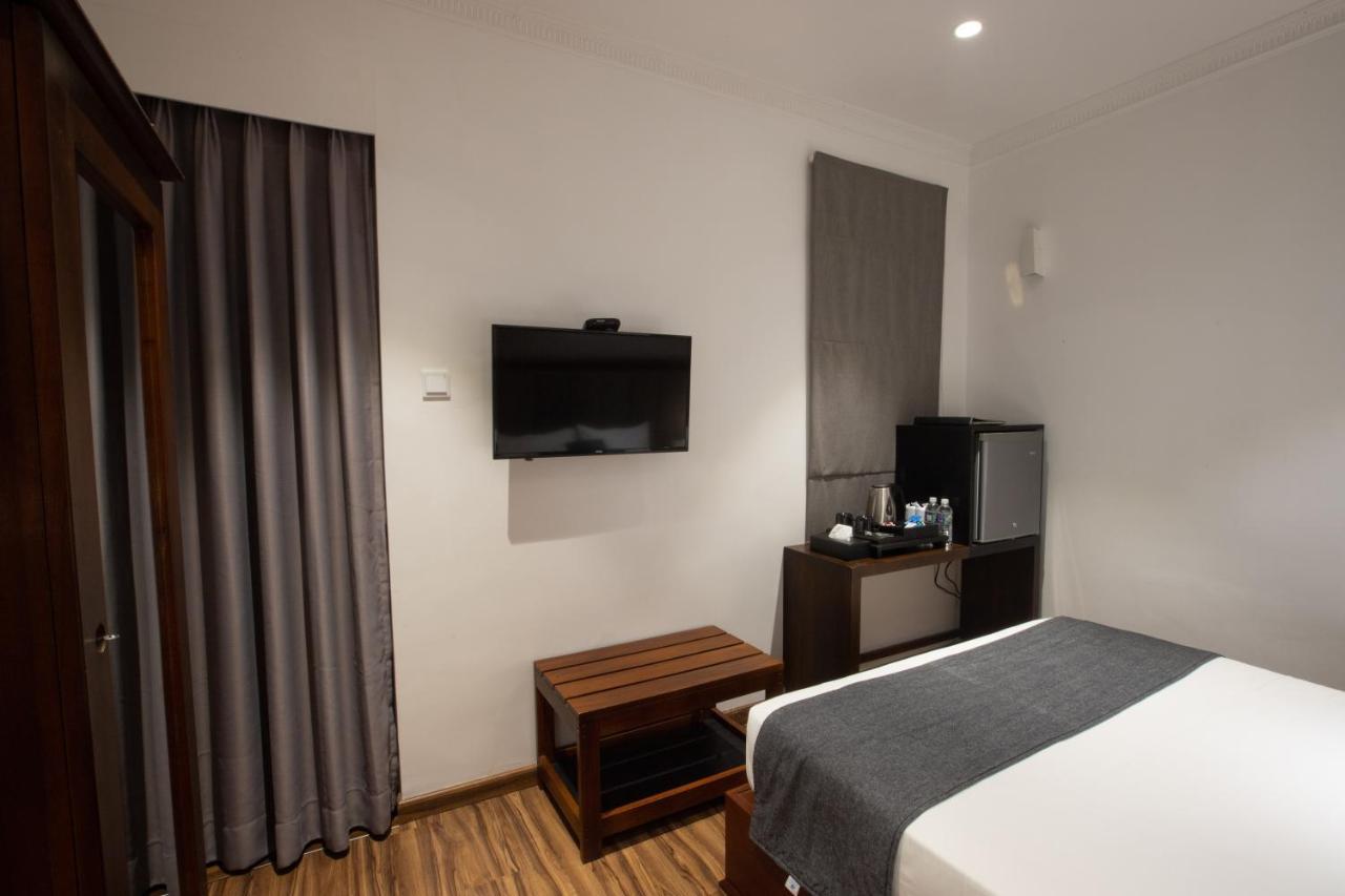 نوفارا إيلِيا Hotel Grand Turf المظهر الخارجي الصورة