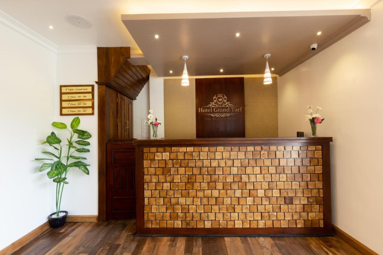 نوفارا إيلِيا Hotel Grand Turf المظهر الخارجي الصورة