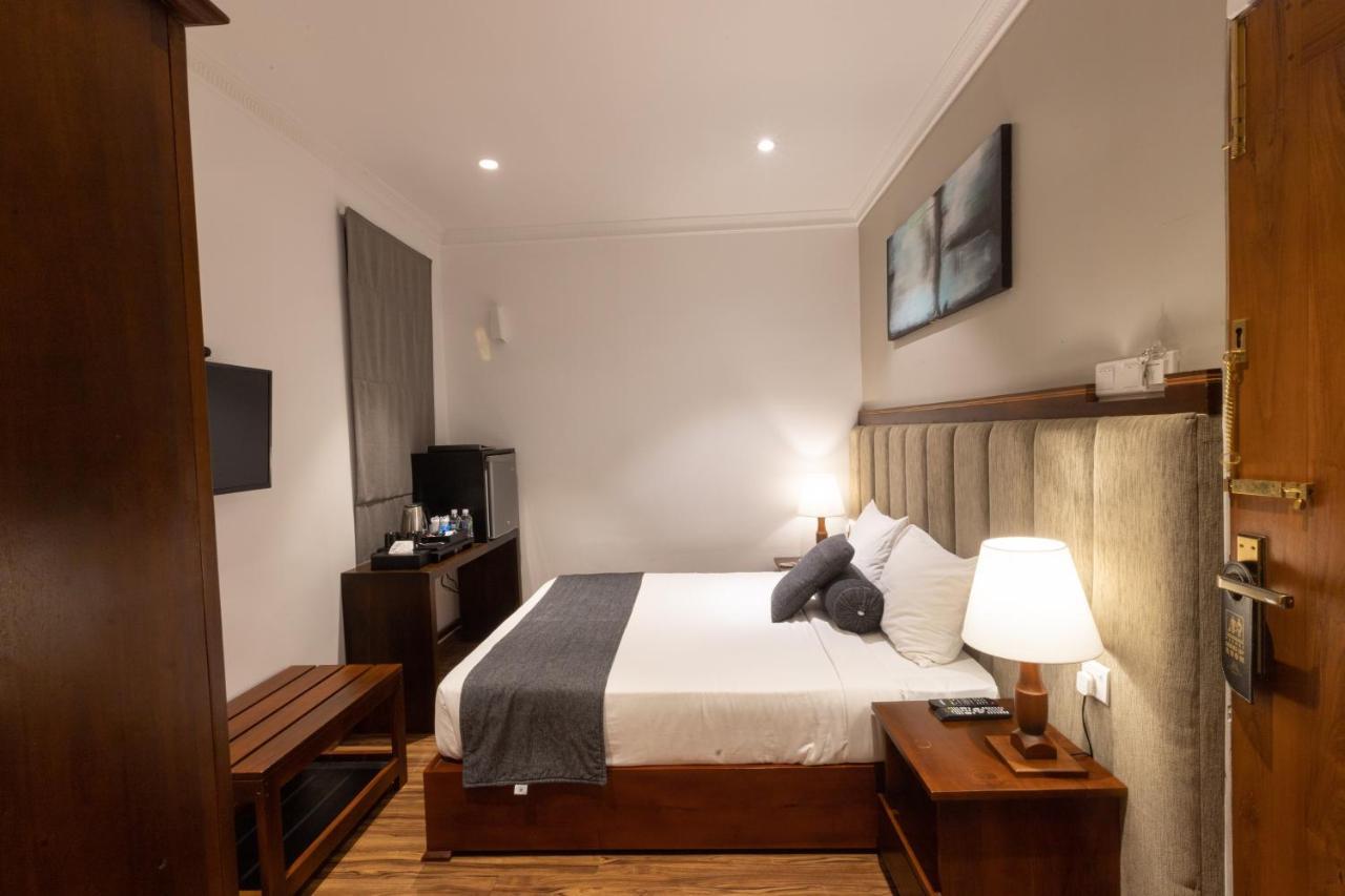نوفارا إيلِيا Hotel Grand Turf المظهر الخارجي الصورة